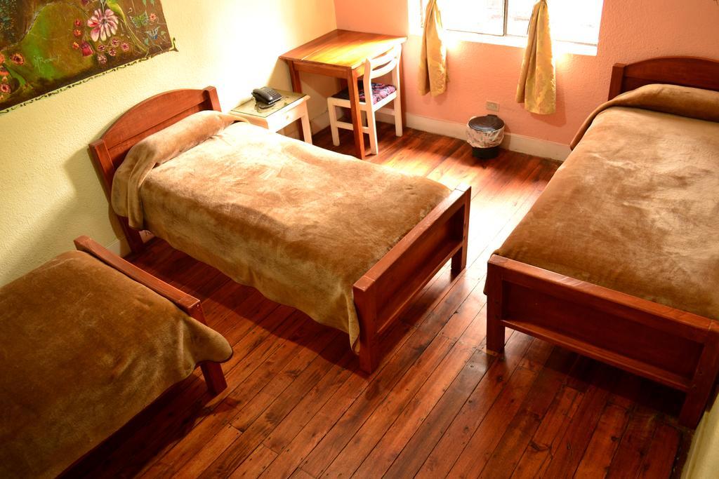 Hostal Loro Verde กีโต ภายนอก รูปภาพ