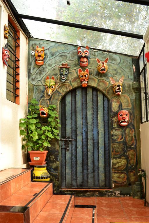 Hostal Loro Verde กีโต ภายนอก รูปภาพ