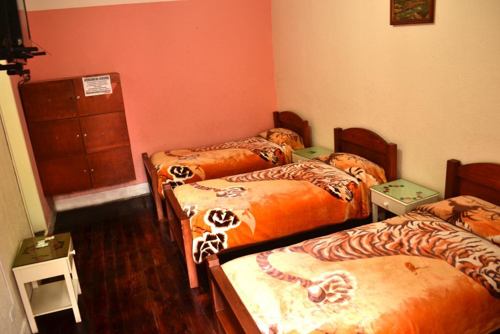 Hostal Loro Verde กีโต ภายนอก รูปภาพ